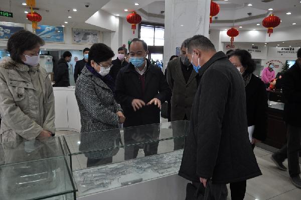 上海市政協(xié)政協(xié)副主席、黨組副書(shū)記方惠萍一行赴上藥控股醫(yī)療器械調(diào)研