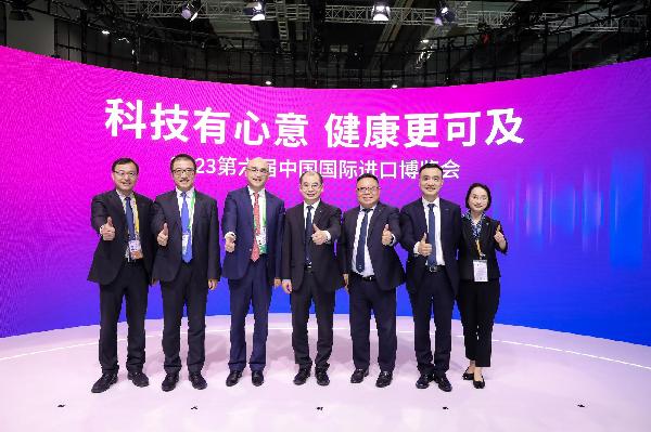 相約進(jìn)博 | 上海醫(yī)藥助力雅培藥品新品發(fā)布，共同推動(dòng)中國女性健康全程管理