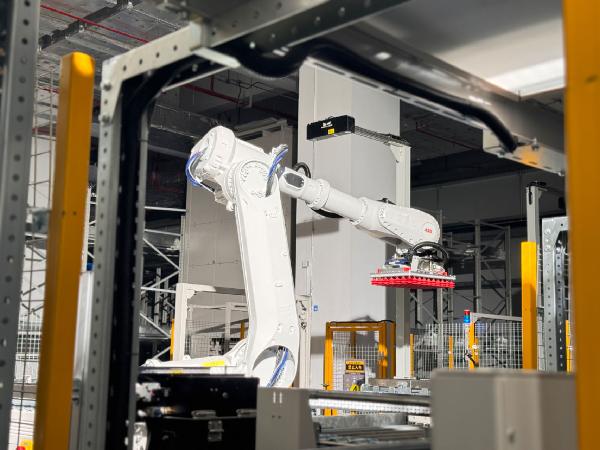 上藥控股“無(wú)人特藥庫(kù)”黑科技聚集，助力西安楊森速開(kāi)朗完成全國(guó)首單落地